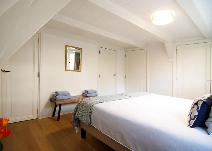 Sonnenberg Canal View Амстердам